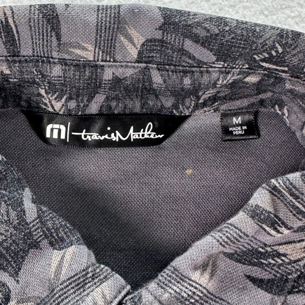 Travis Mathew Mens Gray Black Tropical Leaf Stripe Polo Shirt Size Medium Golf - Picture 3 of 11